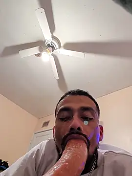 Snapshot of Cnutt310 chatting on February 12, 2026, 1:22 am Cnutt310 online show from February 12, 2026, 1:22 am