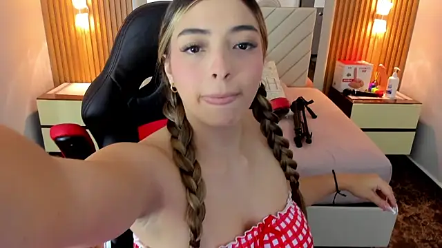 Snapshot of KYLIE_JONES6 chatting on September 11, 2025, 2:55 am KYLIE JONES6 online show from September 11, 2025, 2:55 am