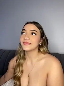 Snapshot of KYLIE_JONES6 chatting on October 17, 2025, 10:34 pm KYLIE JONES6 online show from October 17, 2025, 10:34 pm