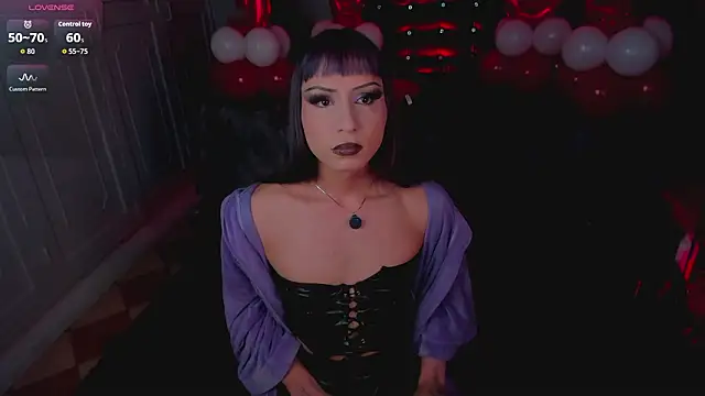 Snapshot of Draculairis chatting on February 12, 2026, 12:44 pm Draculairis online show from February 12, 2026, 12:44 pm