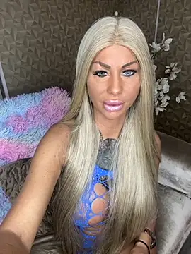 Snapshot of dutchbarbie chatting on October 16, 2025, 7:59 pm dutchbarbie online show from October 16, 2025, 7:59 pm