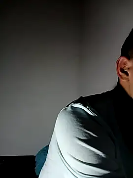 Snapshot of Kevinhww chatting on January 11, 2026, 12:37 am Kevinhww online show from January 11, 2026, 12:37 am