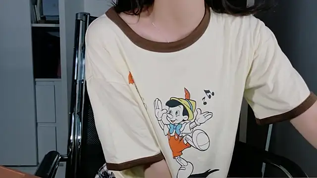 Snapshot of Ryeon_99 chatting on February 22, 2026, 2:26 pm Ryeon 99 online show from February 22, 2026, 2:26 pm