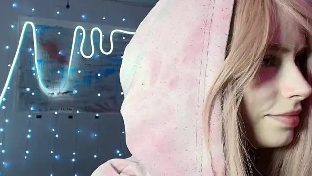 Snapshot of PieraMarch chatting on October 3, 2025, 6:05 pm PieraMarch online show from October 3, 2025, 6:05 pm