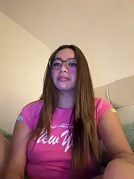 Snapshot of urasianlady chatting on December 23, 2025, 8:12 am urasianlady online show from December 23, 2025, 8:12 am