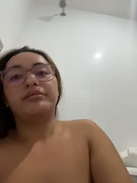 Snapshot of urasianlady chatting on January 16, 2026, 5:33 am urasianlady online show from January 16, 2026, 5:33 am