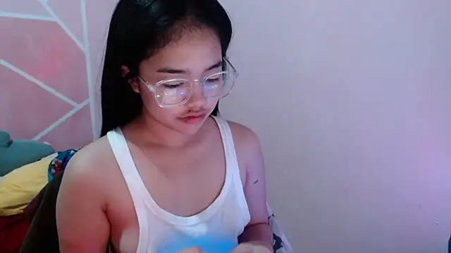 Snapshot of aaliyah_walker chatting on December 17, 2025, 11:05 am aaliyah walker online show from December 17, 2025, 11:05 am