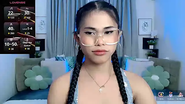 Snapshot of PrettyBlythes_TS chatting on October 21, 2025, 11:33 am PrettyBlythes TS online show from October 21, 2025, 11:33 am