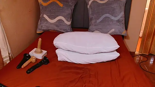 lunasexyXx online show from February 14, 2026, 7:38 am