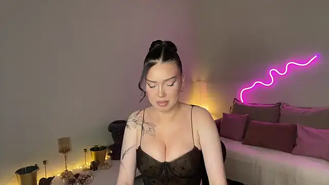 Snapshot of mistress_of_hearts chatting on May 20, 2026, 6:58 pm mistress of hearts online show from May 20, 2026, 6:58 pm