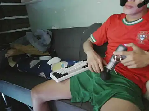 boyhigh1997 online show from November 5, 2025, 6:08 pm