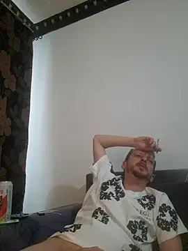 Snapshot of raducori chatting on March 1, 2026, 5:20 am raducori online show from March 1, 2026, 5:20 am