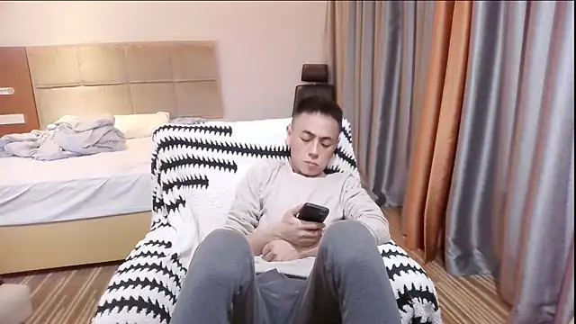 Tsia-Die online show from November 18, 2025, 8:35 pm