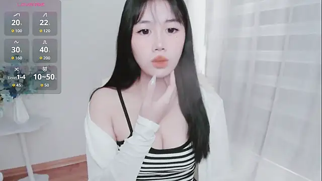 Snapshot of -Rose-Lucky- chatting on October 9, 2025, 1:25 am -Rose-Lucky- online show from October 9, 2025, 1:25 am