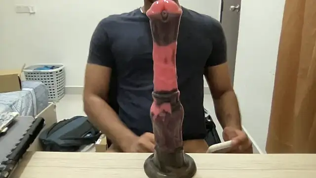 Snapshot of Hotmaskedboi chatting on February 10, 2026, 5:28 pm Hotmaskedboi online show from February 10, 2026, 5:28 pm