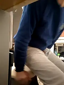 Snapshot of hugecock4u1990 chatting on October 27, 2025, 3:32 am hugecock4u1990 online show from October 27, 2025, 3:32 am