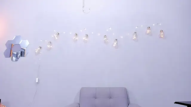 alianim online show from September 21, 2025, 7:26 pm