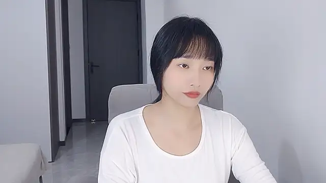 Snapshot of Lisa-3333 chatting on November 6, 2025, 1:23 pm Lisa-3333 online show from November 6, 2025, 1:23 pm