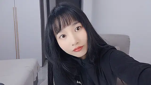 Snapshot of Lisa-3333 chatting on November 10, 2025, 1:43 pm Lisa-3333 online show from November 10, 2025, 1:43 pm