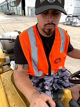 PuttieIn online show from September 18, 2025, 5:26 pm