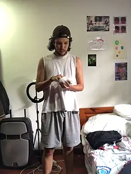 Luxx 14 online show from November 4, 2025, 4:39 pm