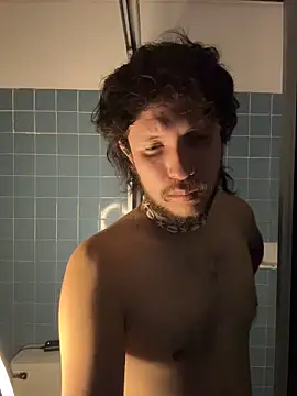 Snapshot of Luxx_14 chatting on December 22, 2025, 11:46 pm Luxx 14 online show from December 22, 2025, 11:46 pm