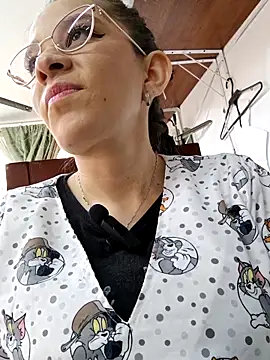 Isabella5 Brown  online show from November 10, 2025, 4:28 pm