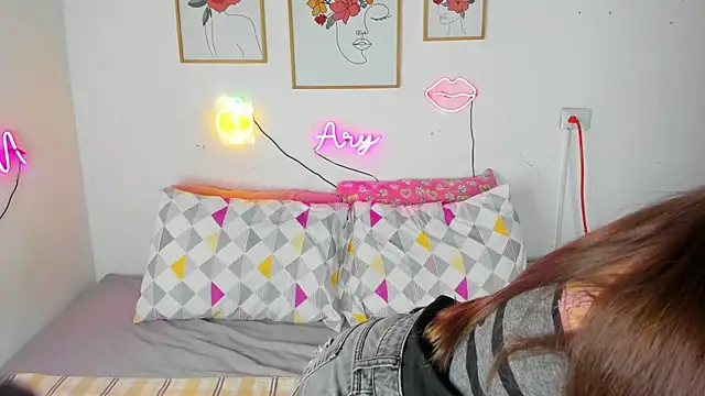 Snapshot of arielmishel chatting on May 14, 2026, 9:49 am arielmishel online show from May 14, 2026, 9:49 am