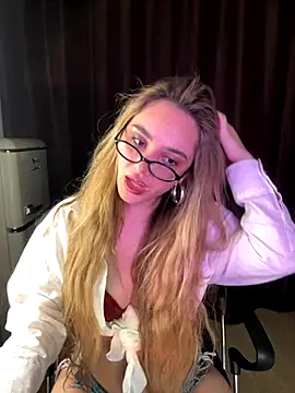 Chloe Ravens online show from October 3, 2025, 8:06 pm