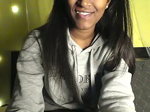 mickle james online show from December 3, 2025, 6:39 pm