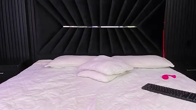 Bigsexxyass online show from October 5, 2025, 8:23 am