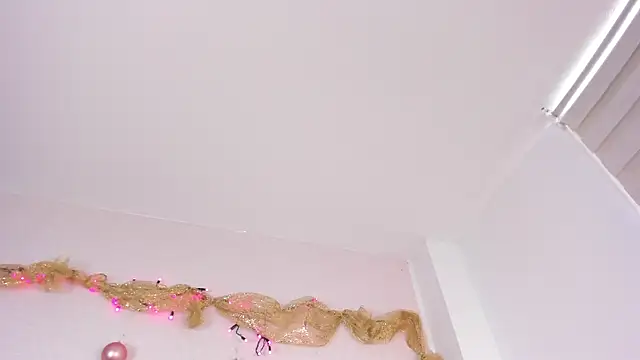 missweetpeach online show from December 14, 2025, 7:29 pm