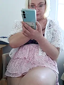 VikaKing online show from December 15, 2025, 12:53 pm