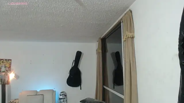 Snapshot of Thomasjons_ chatting on April 4, 2026, 4:22 am Thomasjons online show from April 4, 2026, 4:22 am