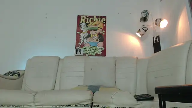 Snapshot of Thomasjons_ chatting on April 13, 2026, 3:12 am Thomasjons online show from April 13, 2026, 3:12 am