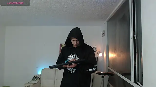 Snapshot of Thomasjons_ chatting on April 18, 2026, 4:27 am Thomasjons online show from April 18, 2026, 4:27 am