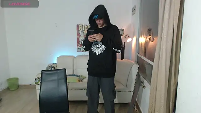 Snapshot of Thomasjons_ chatting on April 21, 2026, 3:02 am Thomasjons online show from April 21, 2026, 3:02 am