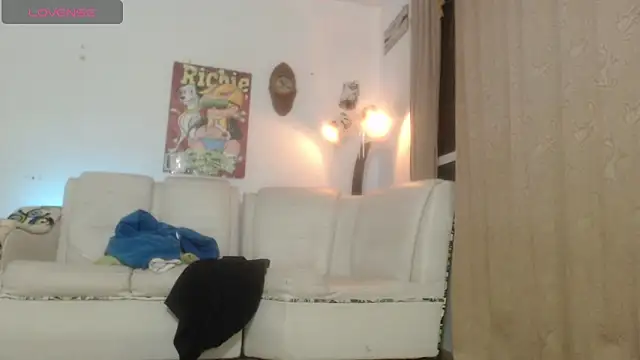 Snapshot of Thomasjons_ chatting on April 23, 2026, 3:19 am Thomasjons online show from April 23, 2026, 3:19 am