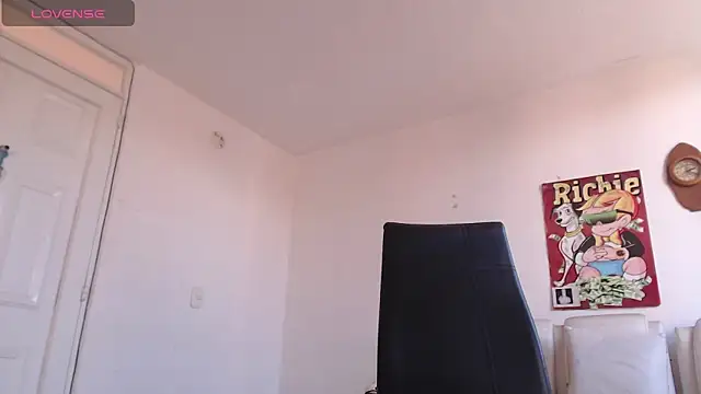 Snapshot of Thomasjons_ chatting on April 25, 2026, 7:22 pm Thomasjons online show from April 25, 2026, 7:22 pm