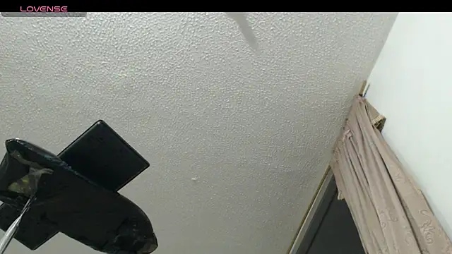 Snapshot of Thomasjons_ chatting on April 29, 2026, 4:49 am Thomasjons online show from April 29, 2026, 4:49 am