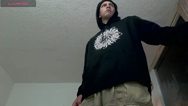 Snapshot of Thomasjons_ chatting on May 4, 2026, 3:24 am Thomasjons online show from May 4, 2026, 3:24 am