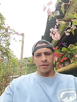 Snapshot of Thomasjons_ chatting on May 19, 2026, 4:24 pm Thomasjons online show from May 19, 2026, 4:24 pm