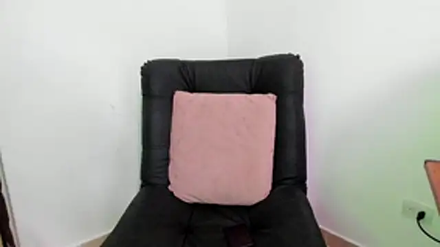 axel davis  online show from December 16, 2025, 12:21 pm