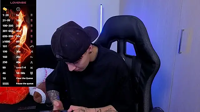 imlaiaaa online show from November 25, 2025, 9:48 pm