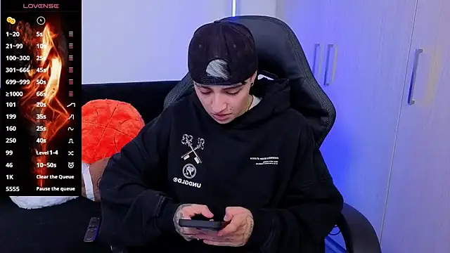 imlaiaaa online show from November 28, 2025, 9:17 pm