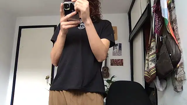 Snapshot of camille_delrey chatting on April 2, 2026, 7:11 pm camille delrey online show from April 2, 2026, 7:11 pm