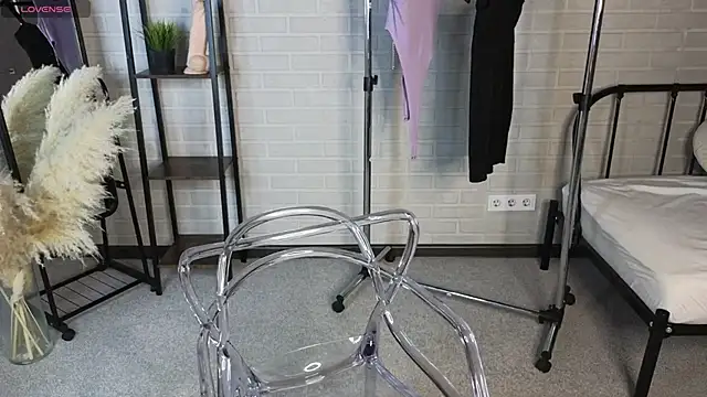 MillaHolt online show from October 1, 2025, 1:33 am