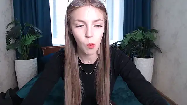 HitGyrl online show from May 18, 2026, 8:09 am