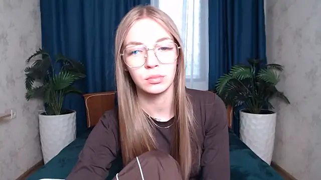 HitGyrl online show from May 31, 2026, 8:32 am