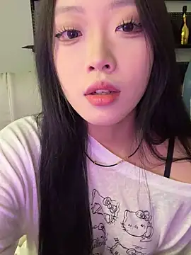 tuzi5201314 online show from December 2, 2025, 5:24 am